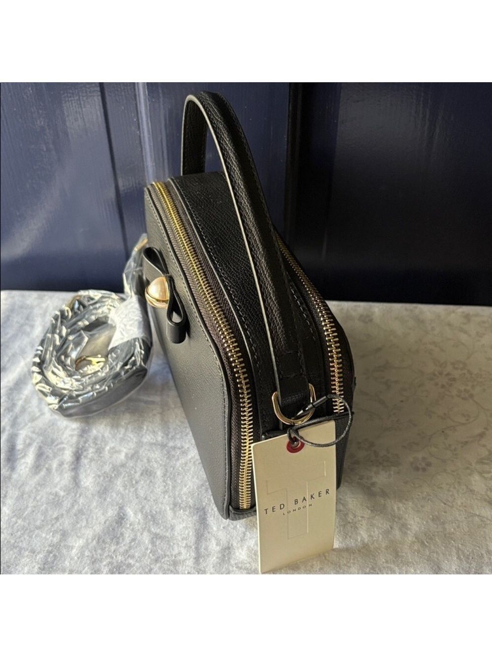 ✨Sale✨Ted Baker Black Crossbody Bag with Gold Detail NWT - Picture 3 of 7